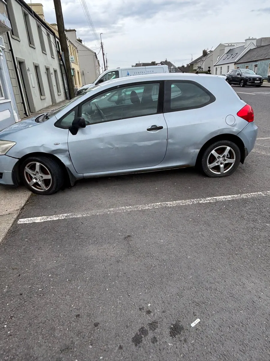 Toyota Auris 2008 - Image 2
