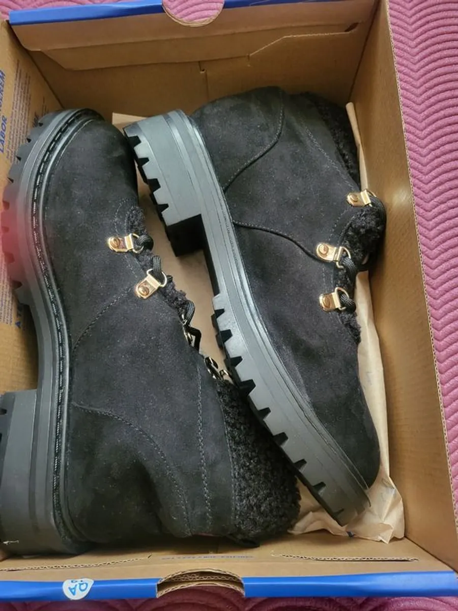 Ladies black ankle boots  size 8 brand new - Image 1