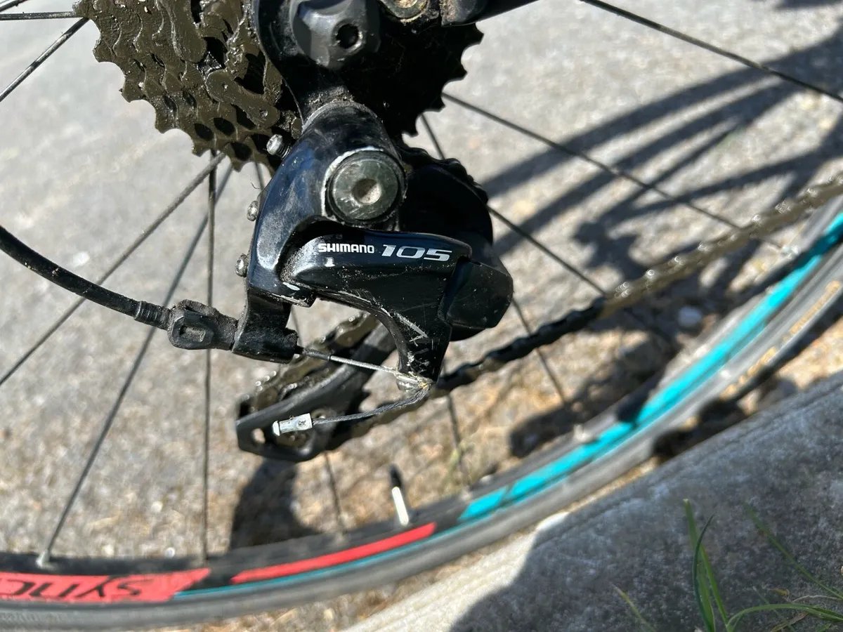 FELT Z2 Carbon Road Bike - Image 3