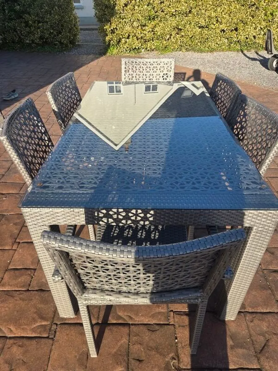 Garden table - Image 2