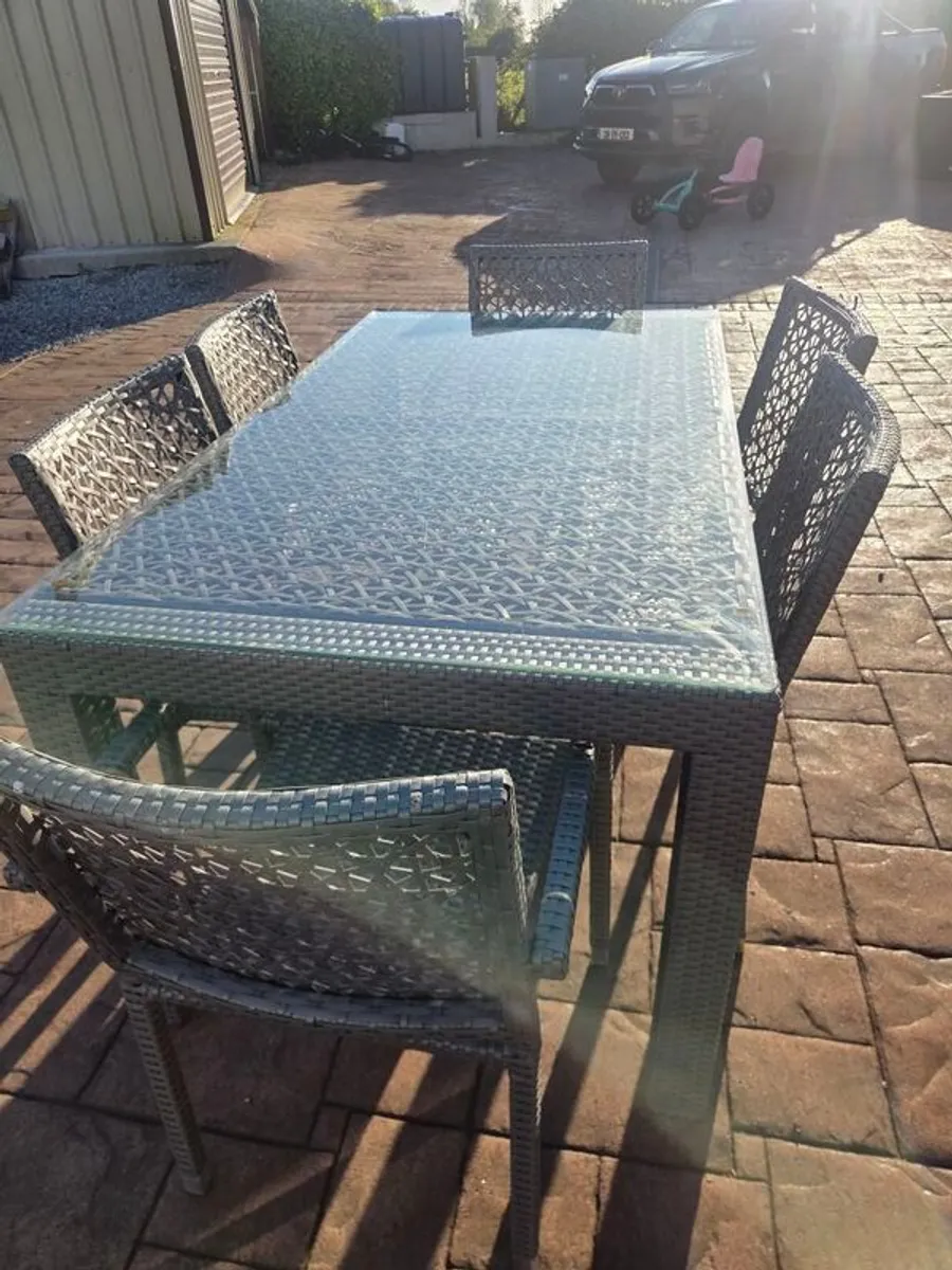Garden table - Image 3