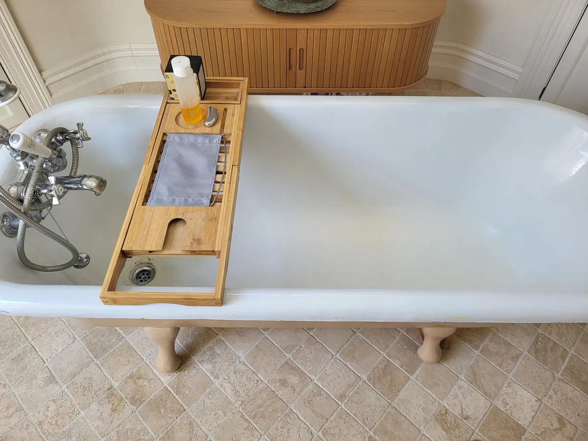 Cast iron antique rolltop bath tub - Image 2