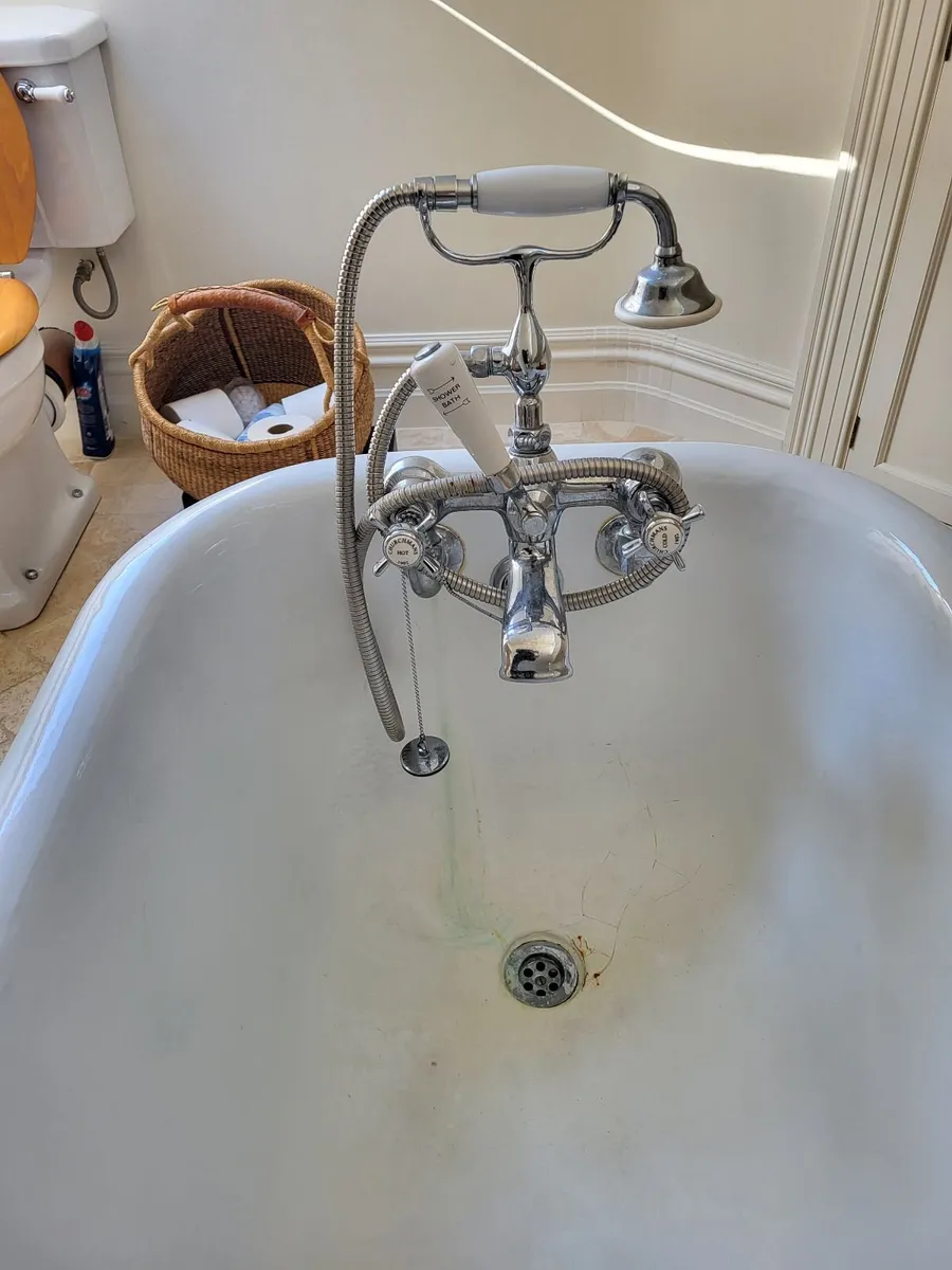 Cast iron antique rolltop bath tub - Image 3