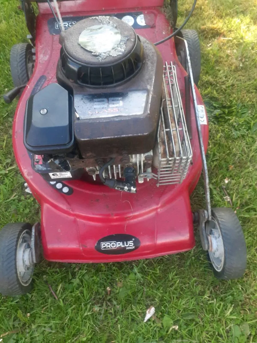 Briggd and Stratton push mower - Image 1