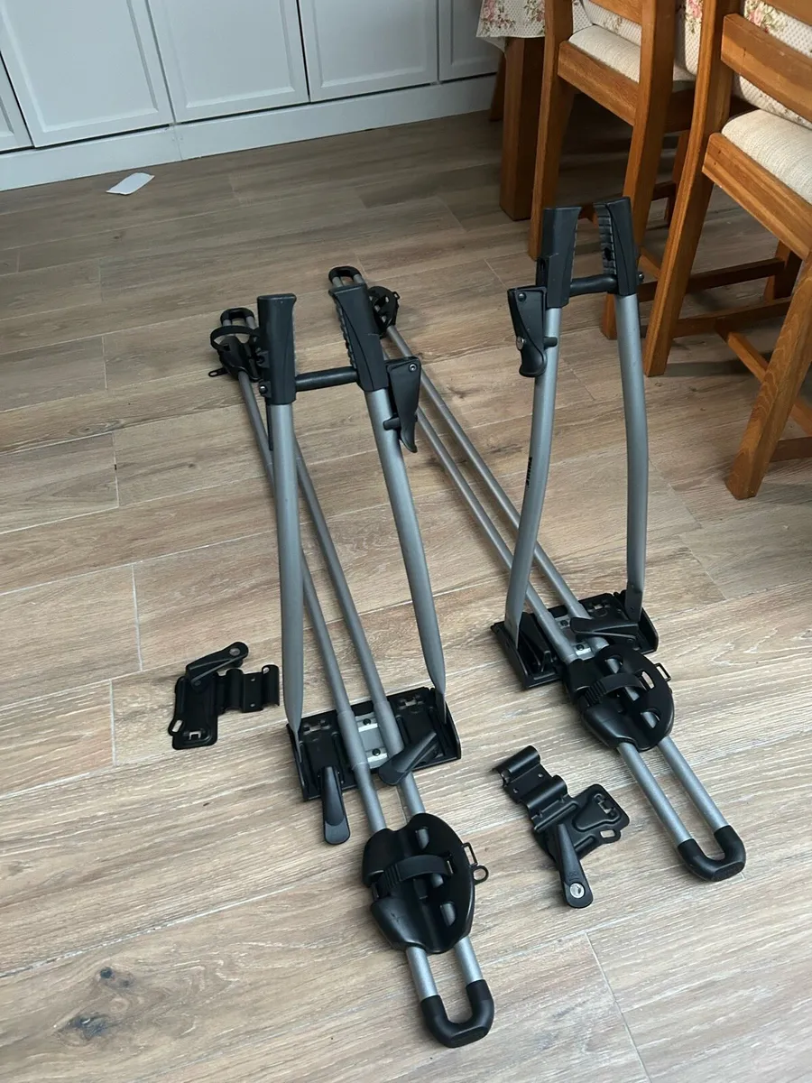 Thule FreeRide 532 roof mounted bike carriers (x2) - Image 1