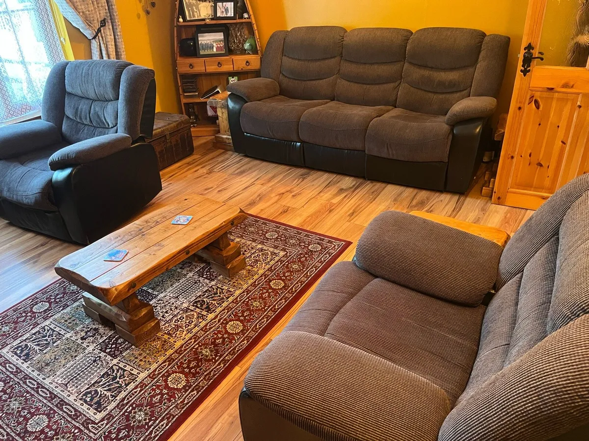 Furniture suite - Image 1