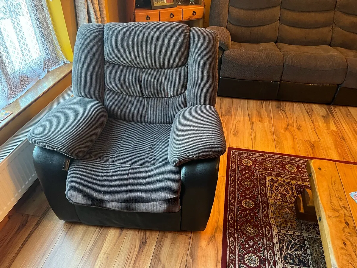 Furniture suite - Image 4