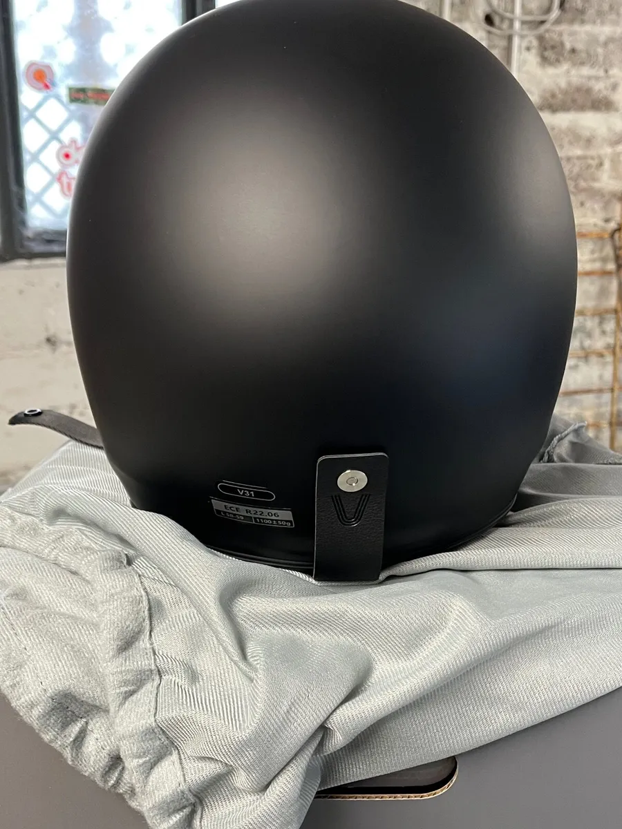 HJC Motorbike Helmet Medium NEW - Image 3