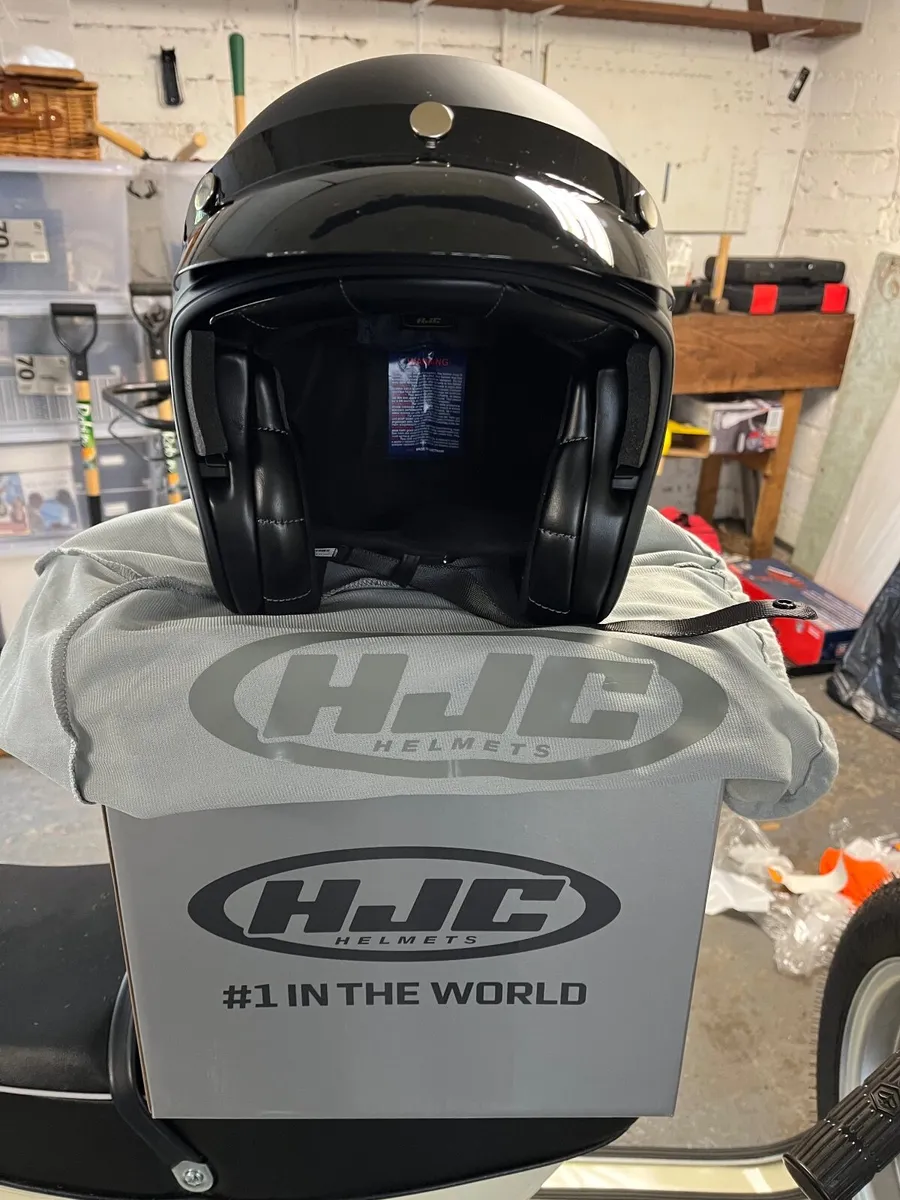 HJC Motorbike Helmet Medium NEW - Image 2