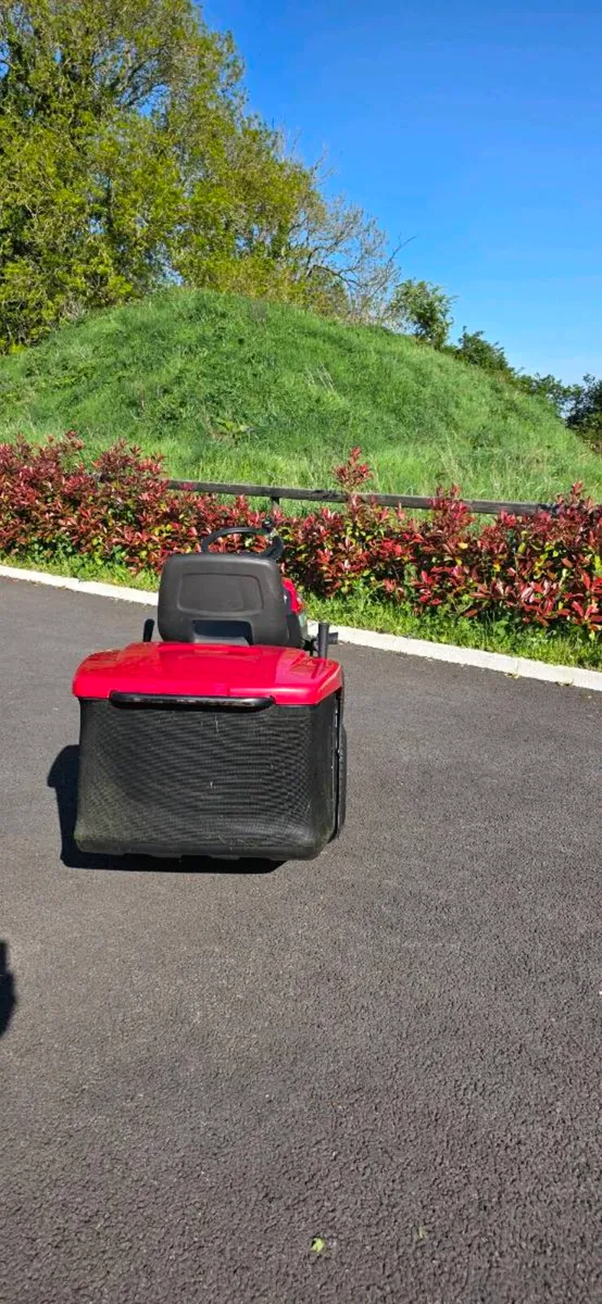 Castlegarden 150hd ride on mower - Image 4