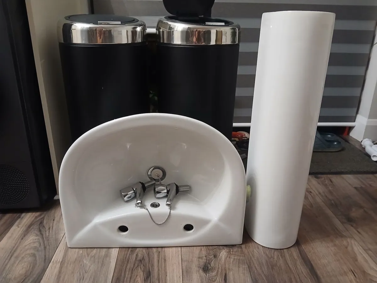Bathroom sink - Image 2