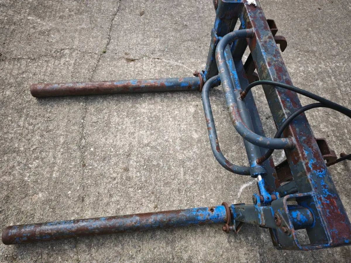Bale Handler - Image 1