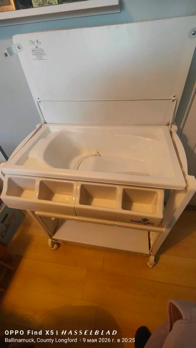 Changing table - Image 2