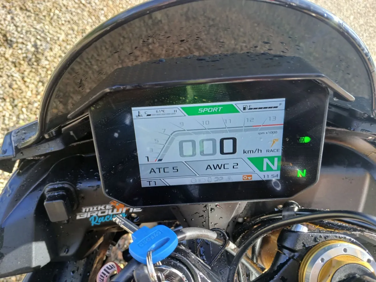 Aprilia Tuono V4 Factory 2022 - Image 3