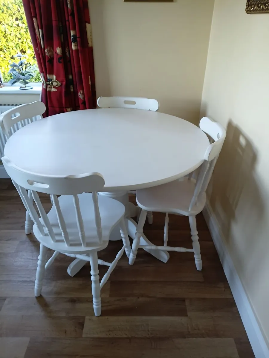 Table and Chairs - Image 2