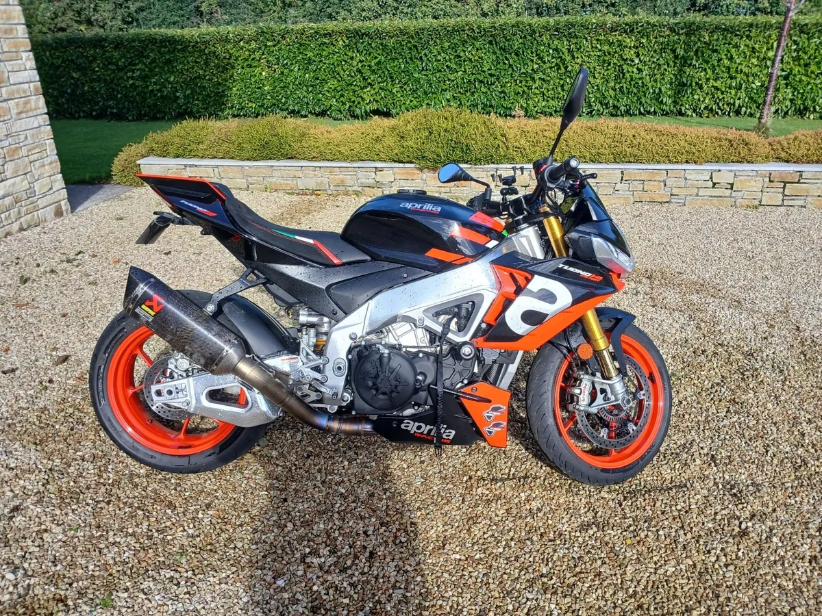 Aprilia Tuono V4 Factory 2022 - Image 2