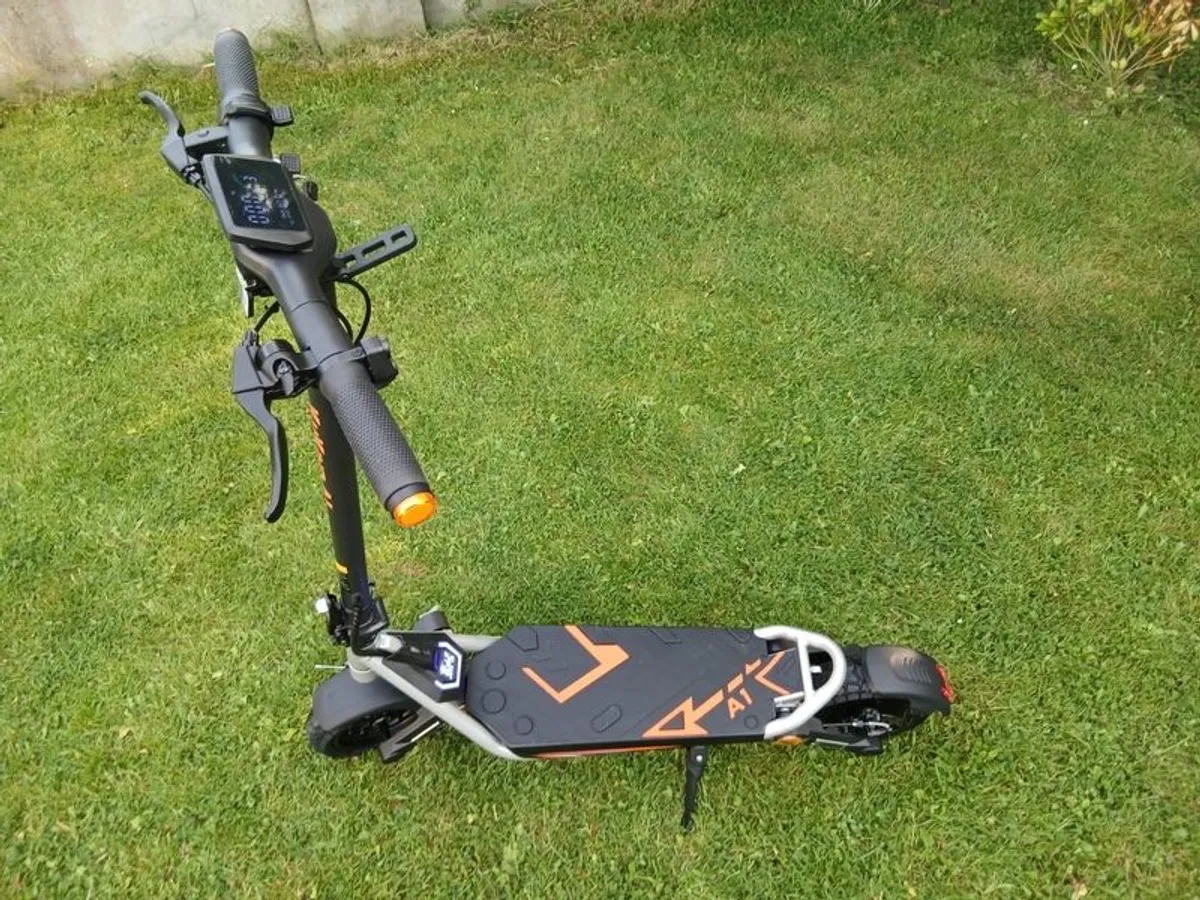 Brand New KuKirin A1 Electric Scooter  800W 45 kmh 45 km Range Brand new,delivery available, 6monnth warranty - Image 4