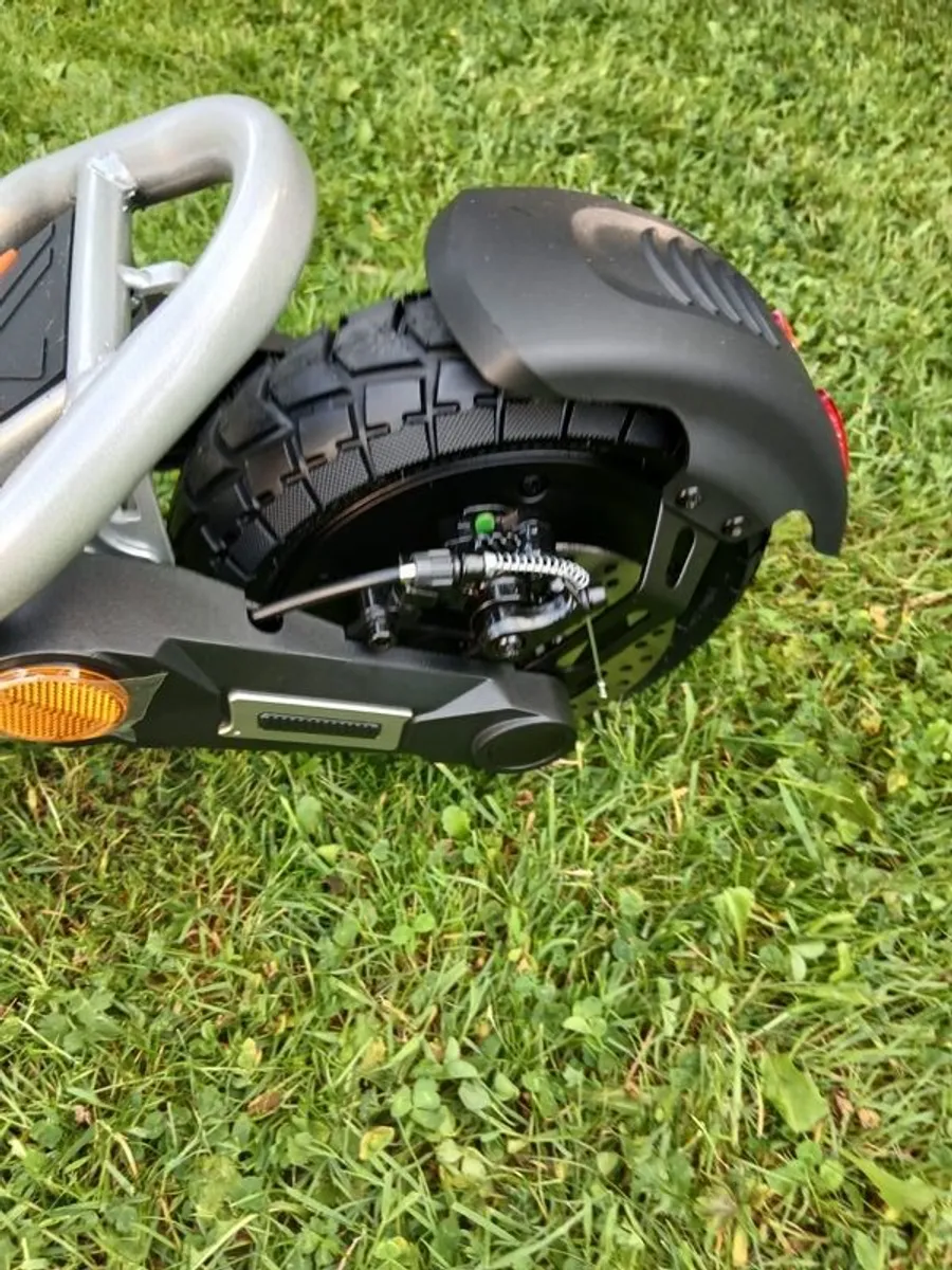 Brand New KuKirin A1 Electric Scooter  800W 45 kmh 45 km Range Brand new,delivery available, 6monnth warranty - Image 2