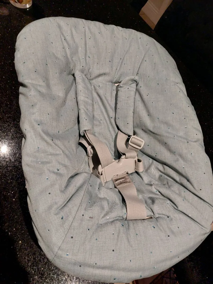 Tripp trapp newborn seat and tray - Image 1