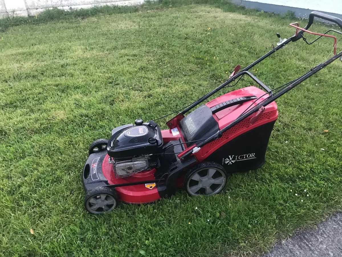 Briggs and stration Self drive lawnmower - Image 4