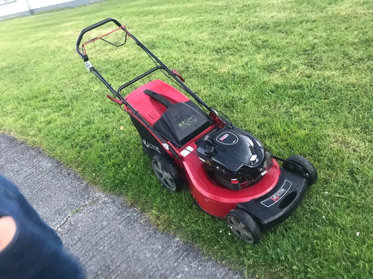 Briggs and stration Self drive lawnmower - Image 2