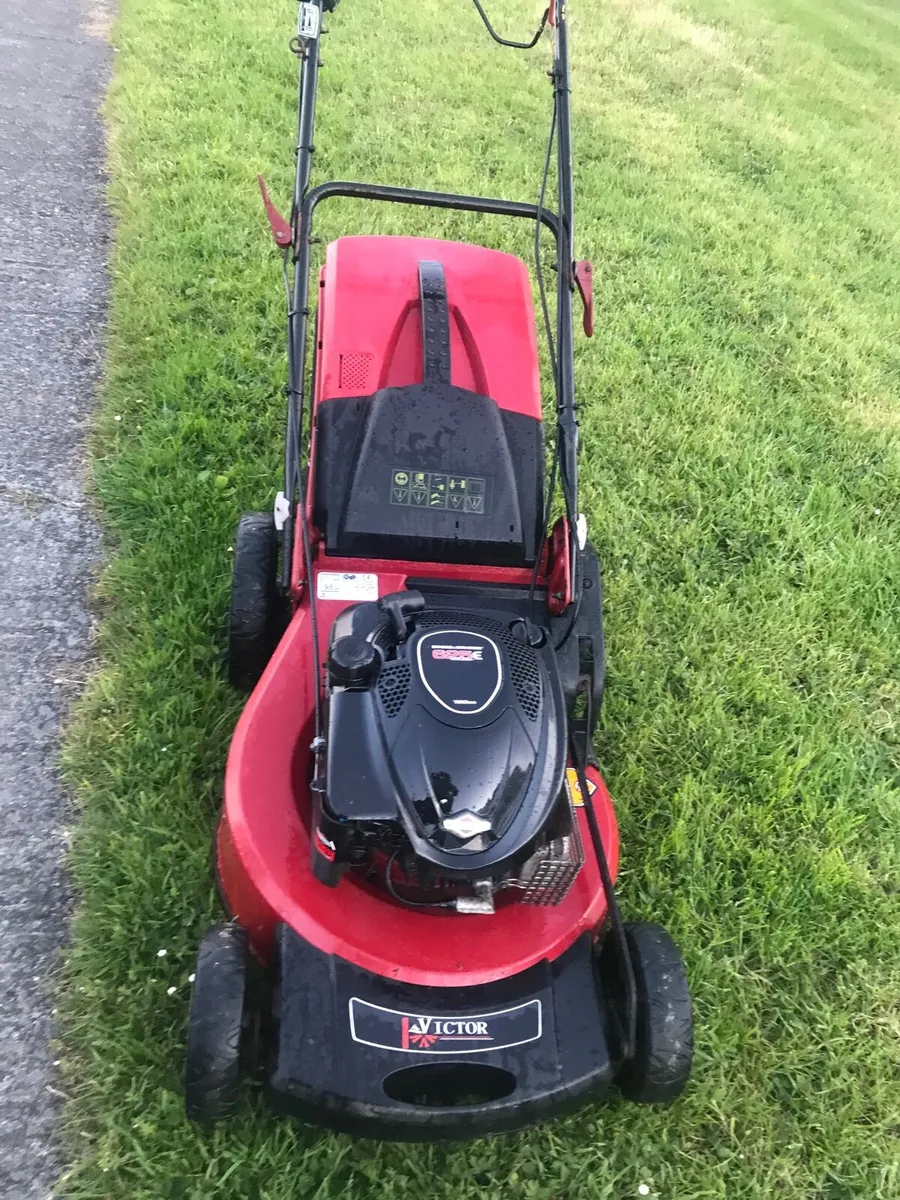 Briggs and stration Self drive lawnmower - Image 3