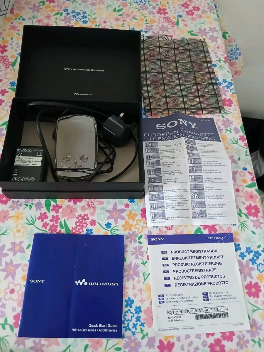 Vintage sony walkman - Image 1