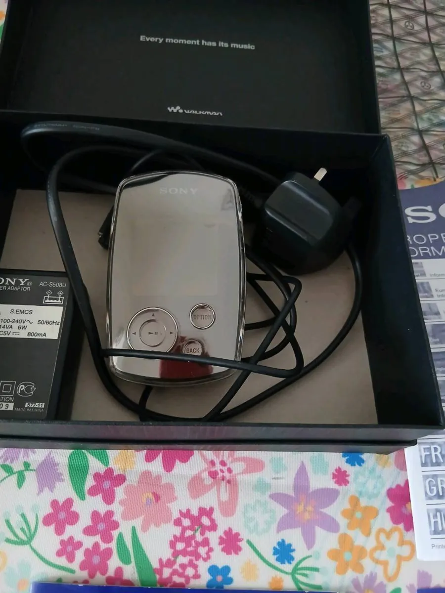 Vintage sony walkman - Image 2