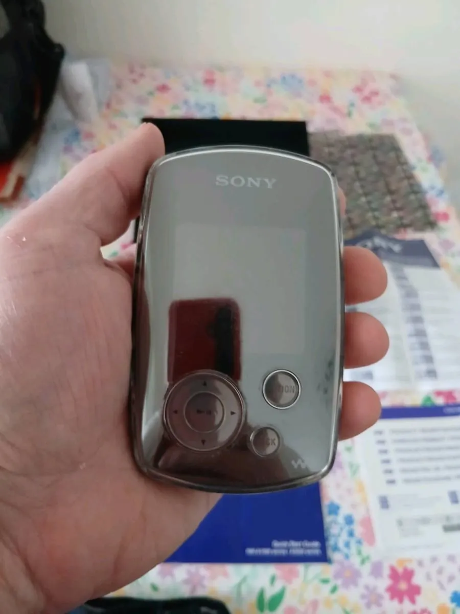 Vintage sony walkman - Image 3