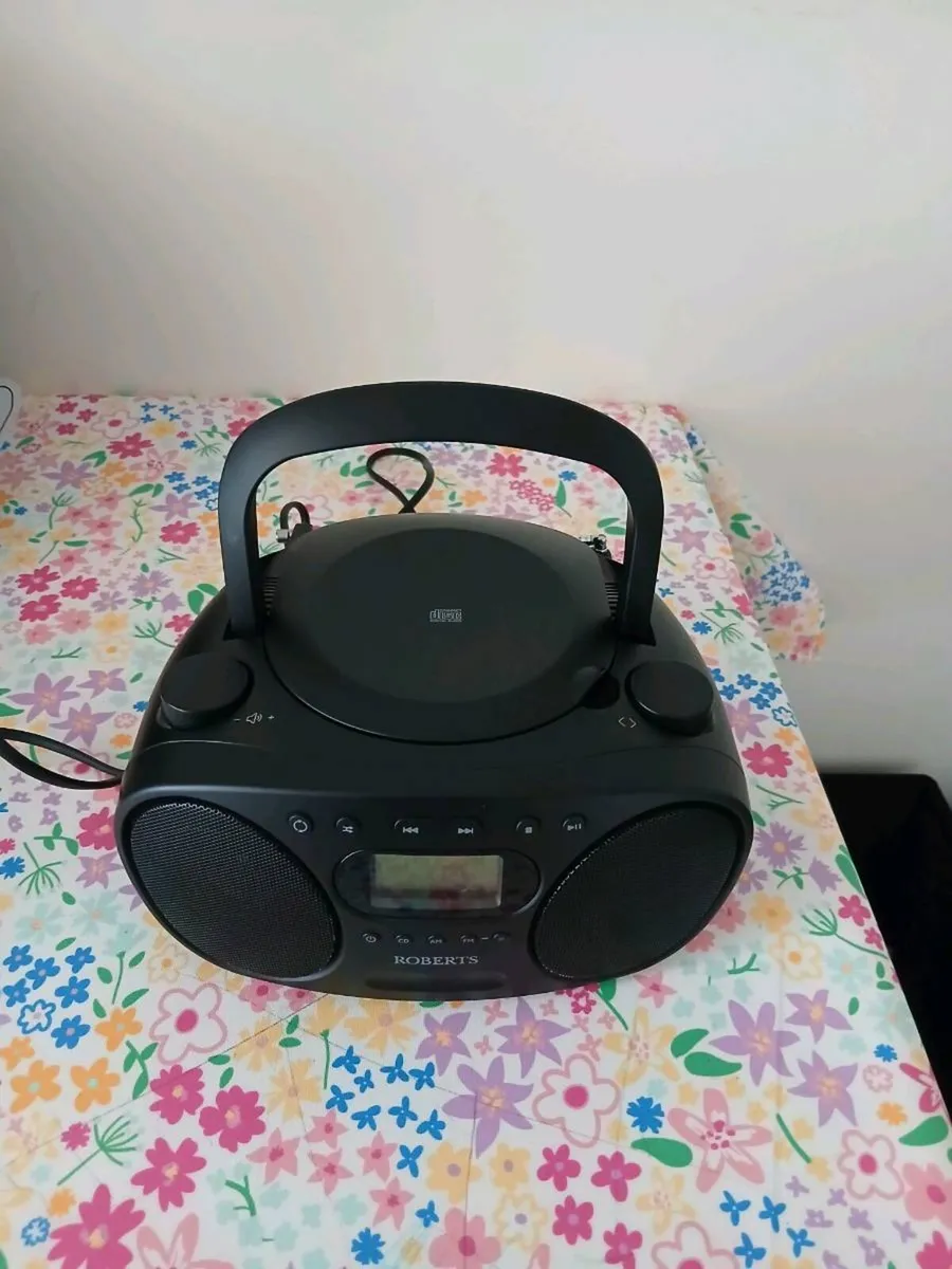 Roberts portable cd/radio - Image 1