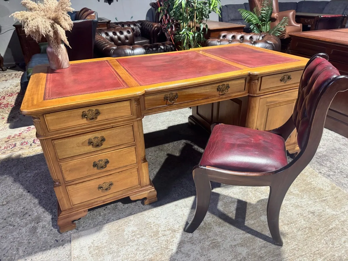 Versailles Partener desk+chesterfield chair - Image 3