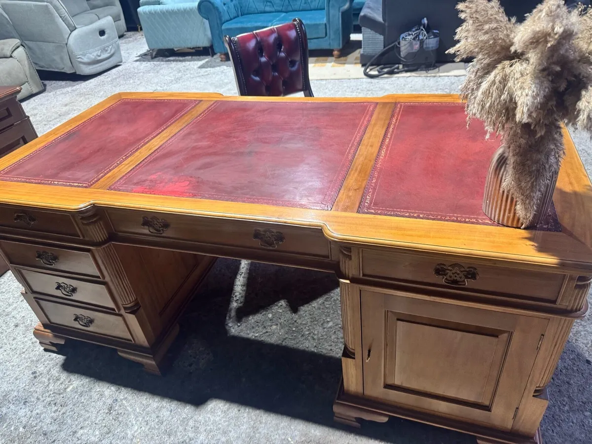 Versailles Partener desk+chesterfield chair - Image 4