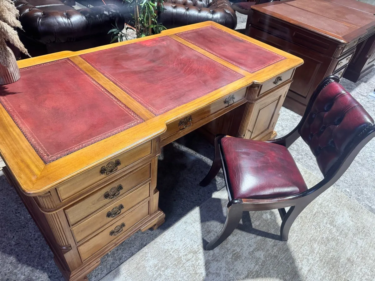 Versailles Partener desk+chesterfield chair - Image 2