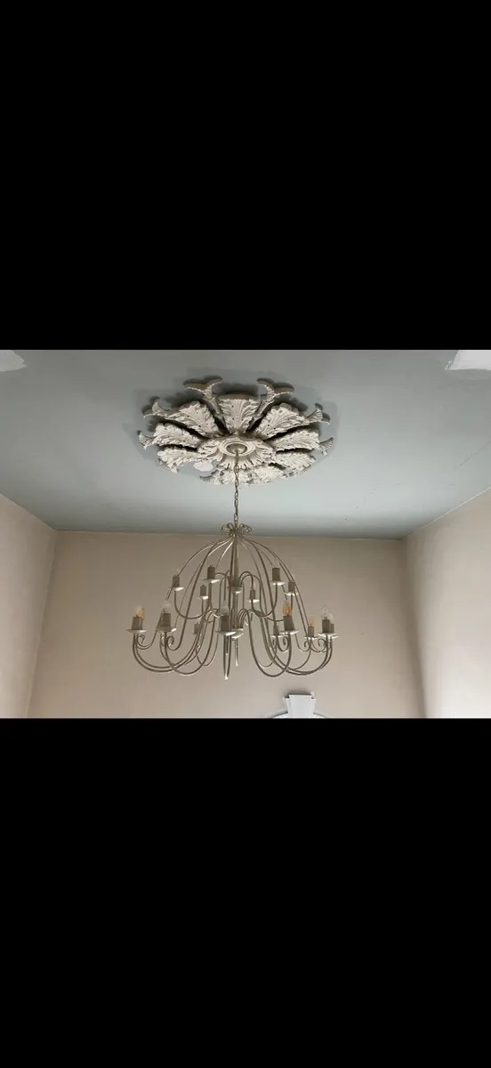 Stunning chandelier! - Image 1