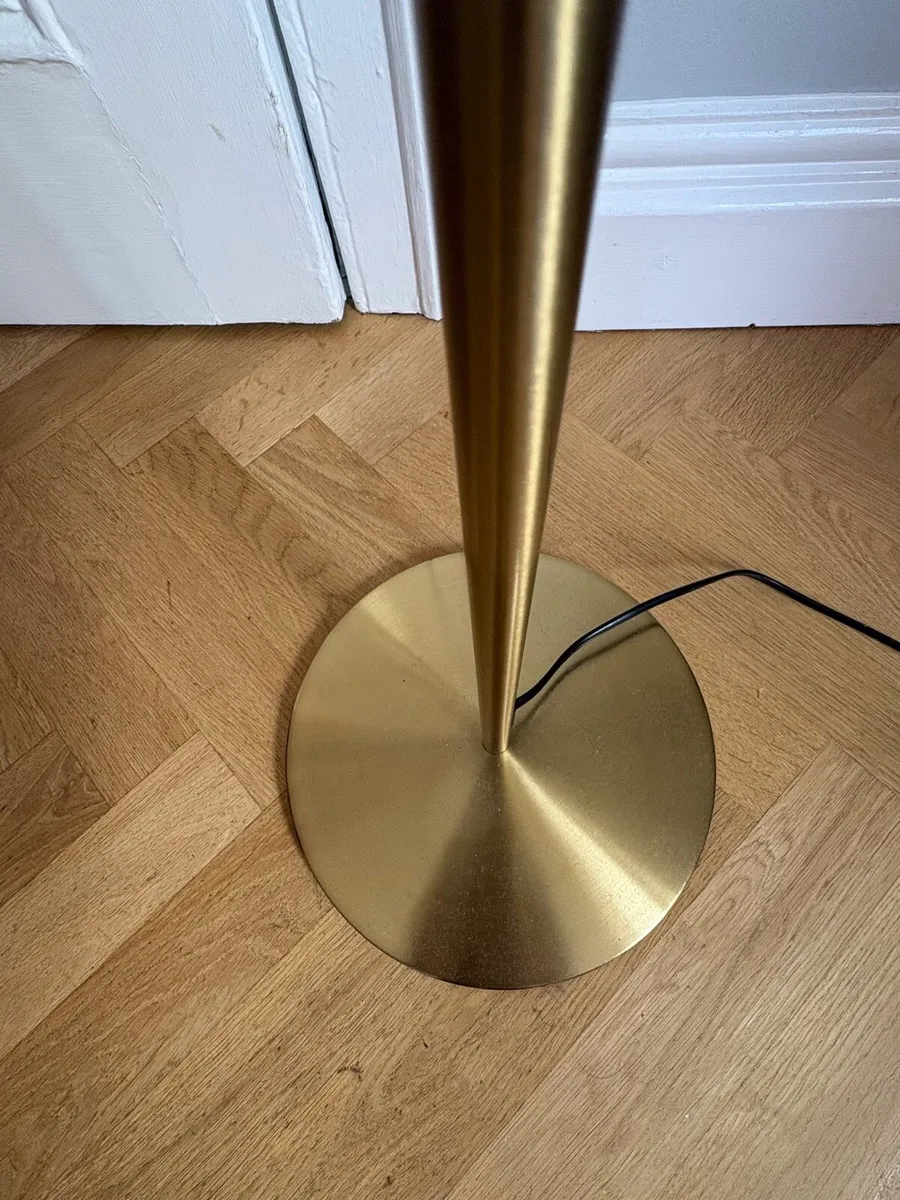 Brass floor lamp with grey velvet shade - Image 3