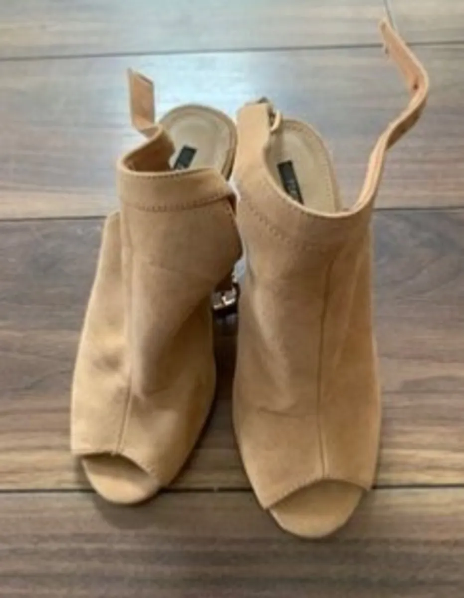 Tan Peep Toe Ankle Boots: Size 4 - Image 1