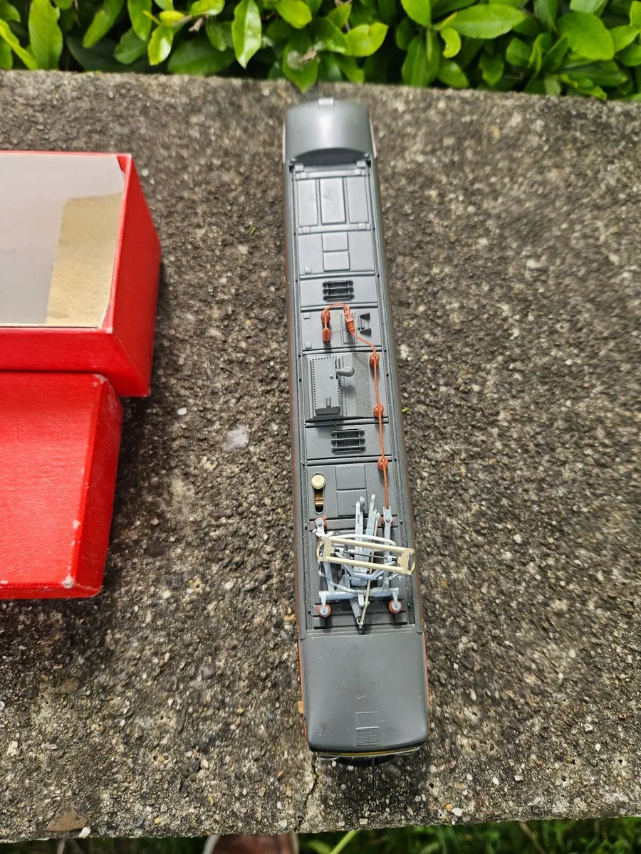 Hornby OO Gauge Virgin Train Engine - Image 3