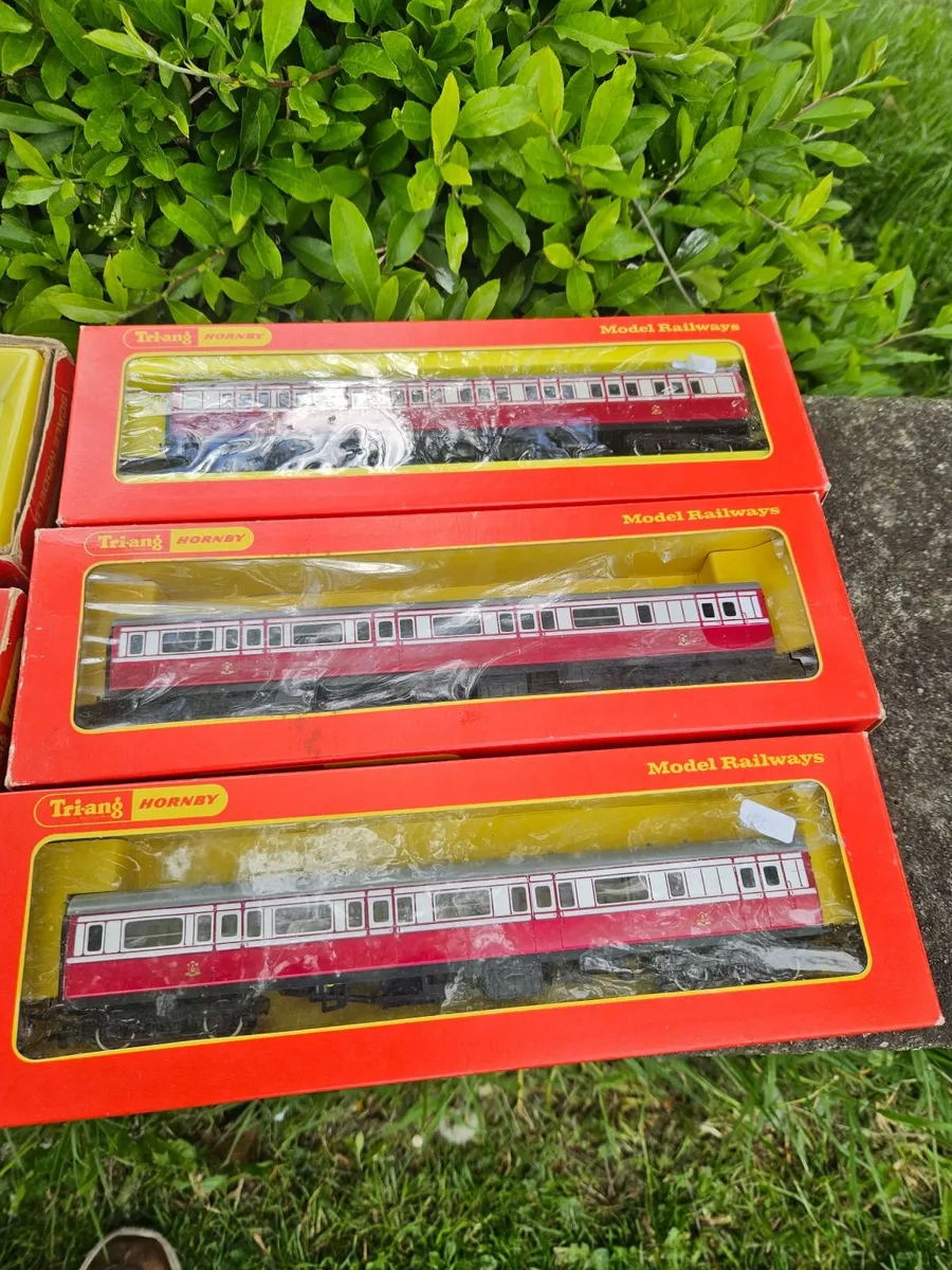 Hornby OO Gauge Caledonian Steam Engine & 4 Carrai - Image 4