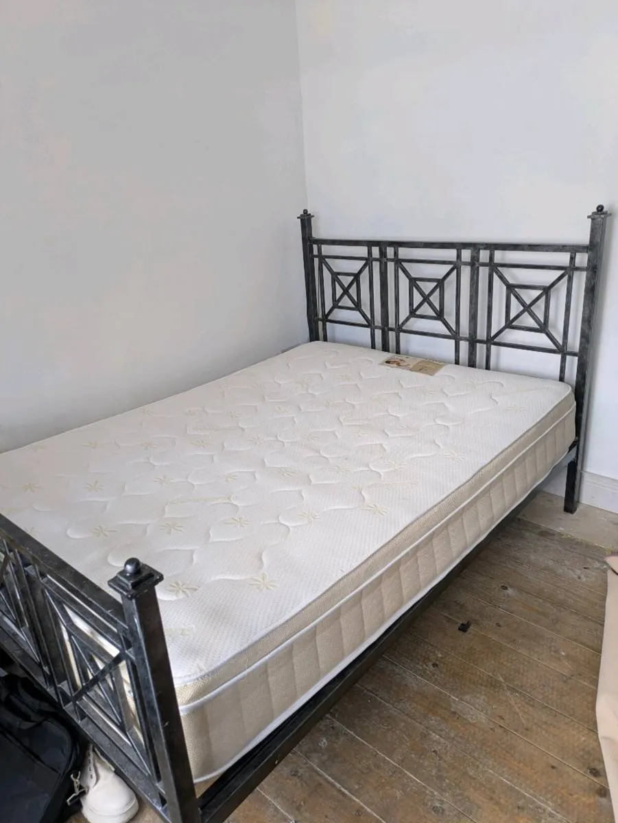 Double bed - Image 1