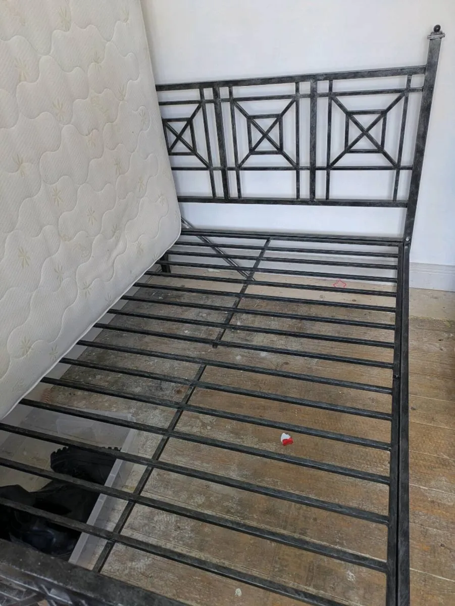 Double bed - Image 2