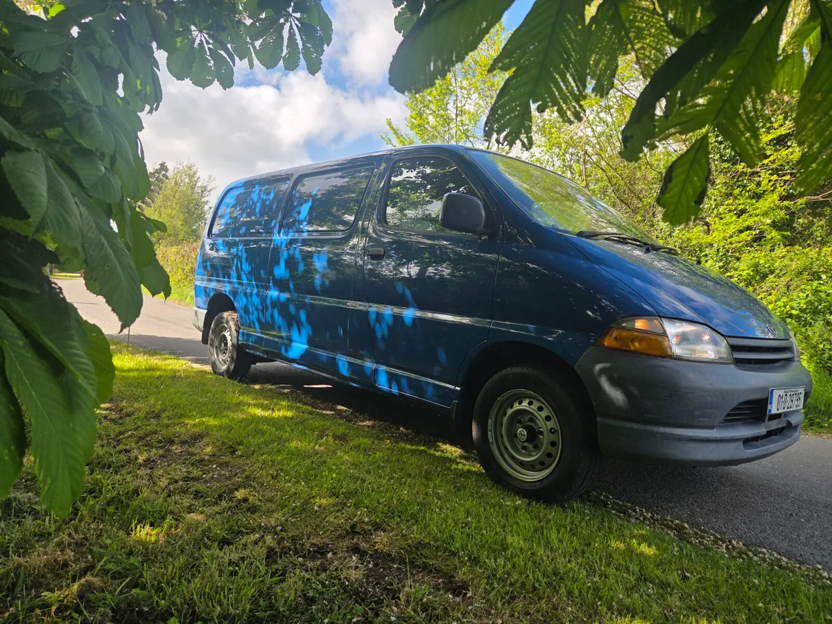 Toyota HiAce 2001 - Image 1