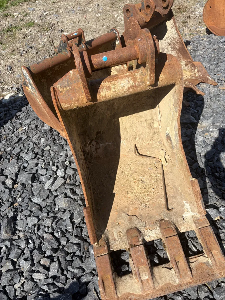 Strickland 55mm pin 2ft digging bucket for sale - Image 2