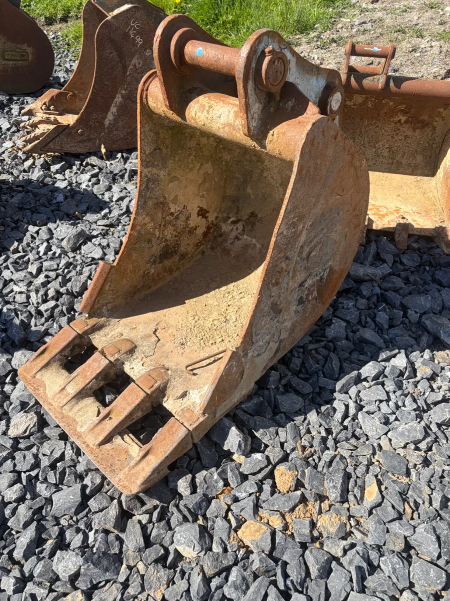Strickland 55mm pin 2ft digging bucket for sale - Image 1