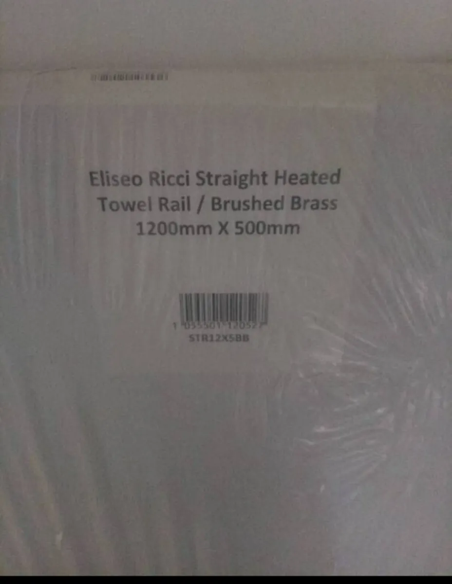 Eliseo Ricci Heated Towel Rail in brushed brass - Image 2