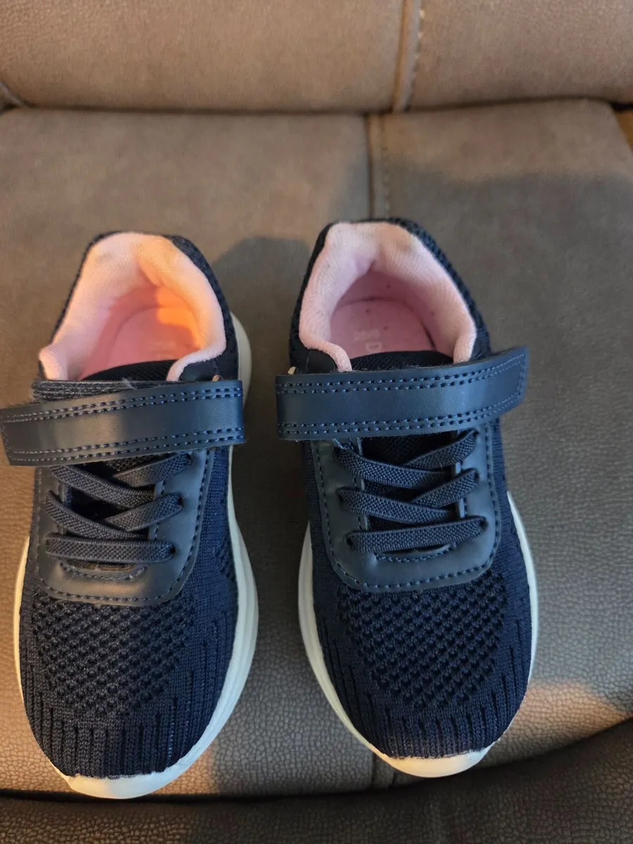Runners ,Black shoes - Image 3
