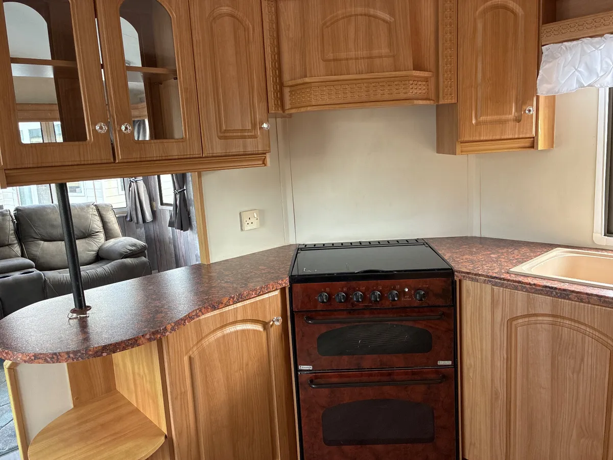 SPOTLESS AND AFFORDABLE 3 BED SINGLE GLAZED HOME - Image 4
