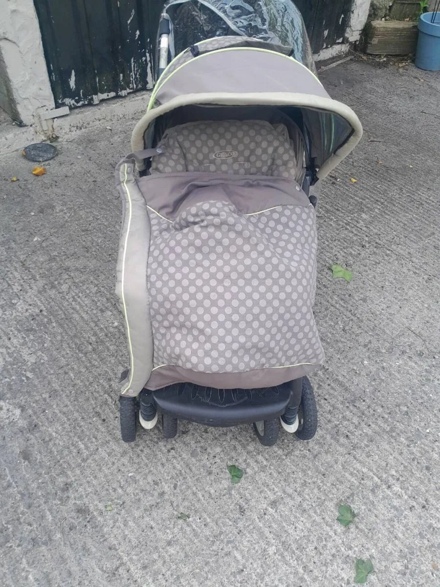 Buggy and baby seat - Image 1