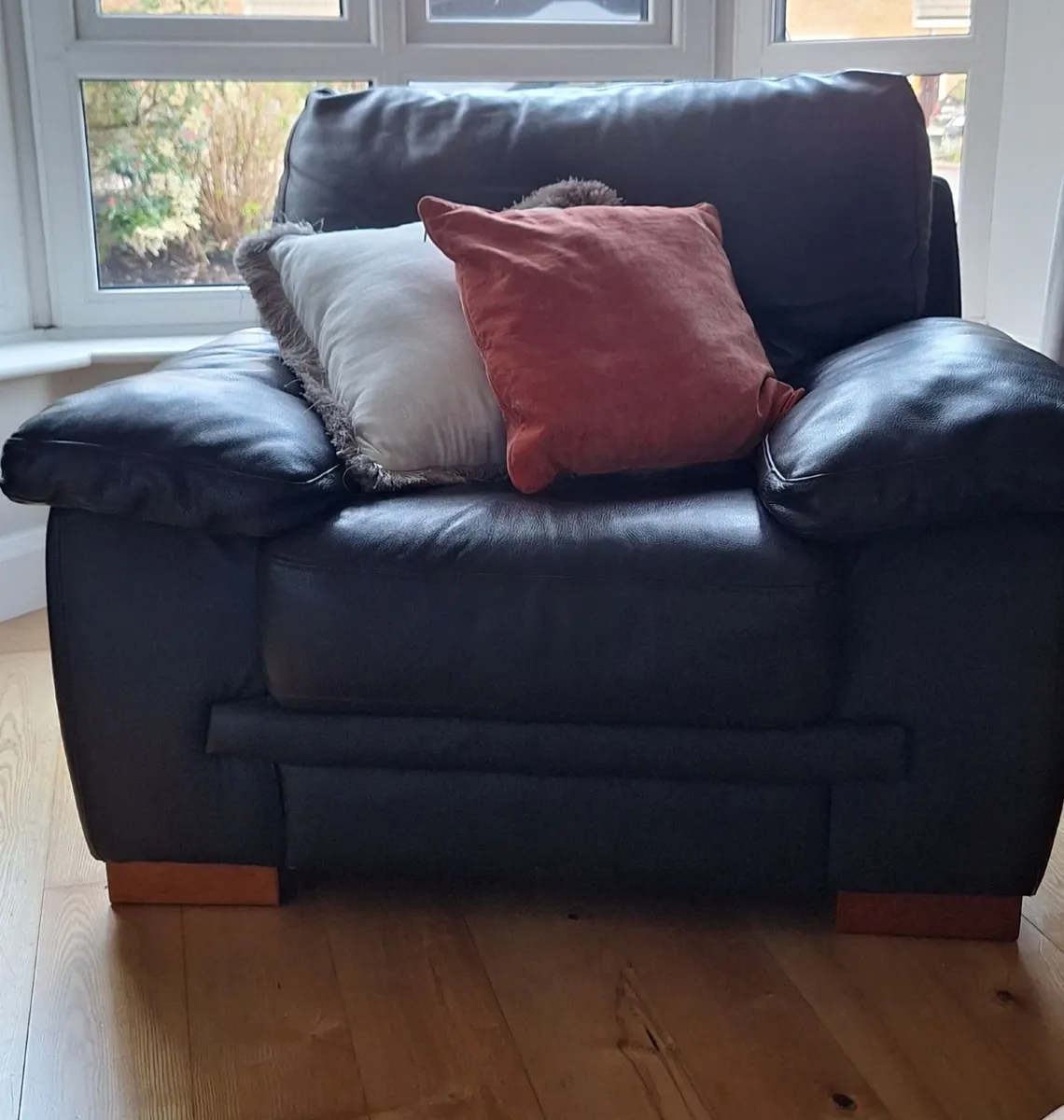 3 Piece Suite - Image 3