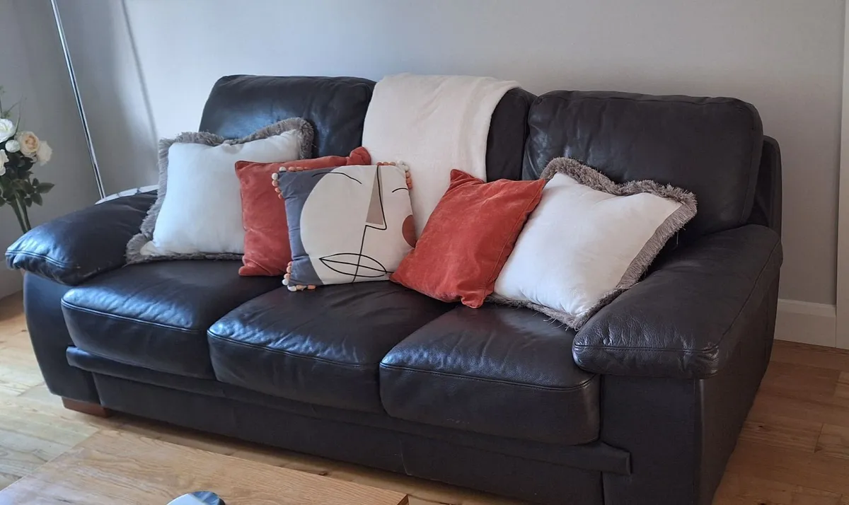 3 Piece Suite - Image 1
