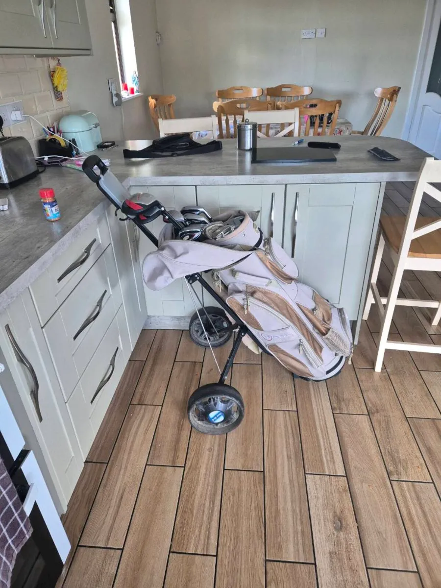 Beginner Golf Set & Trolley - Image 1